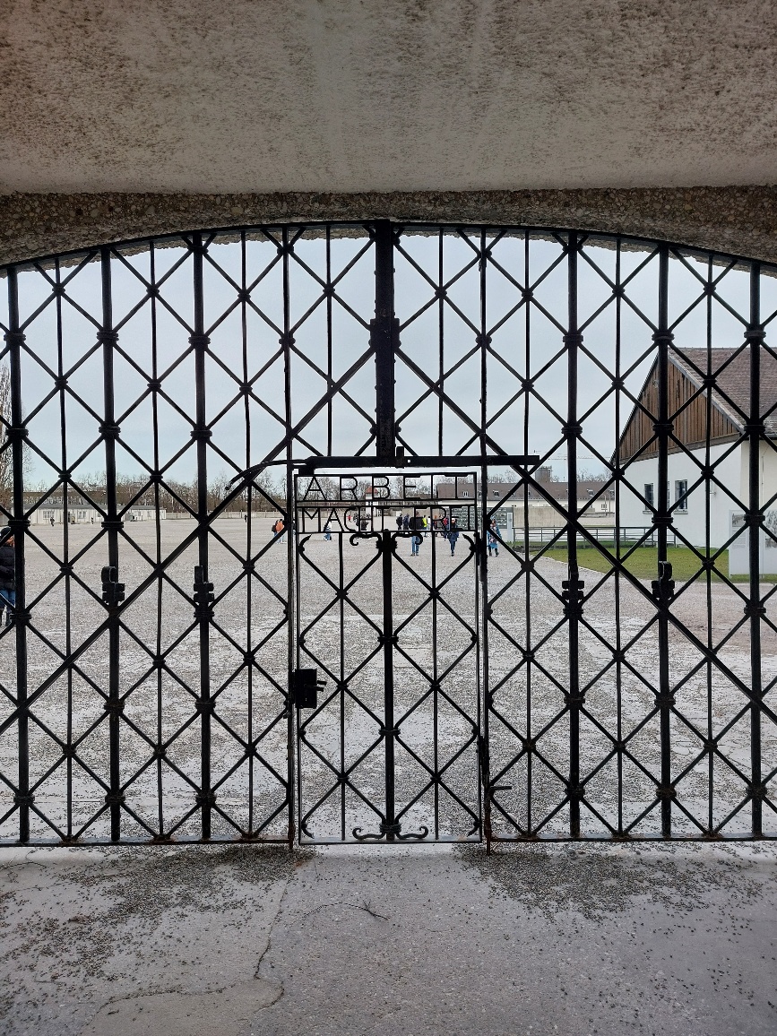 Das Eingangstor zum KZ Dachau