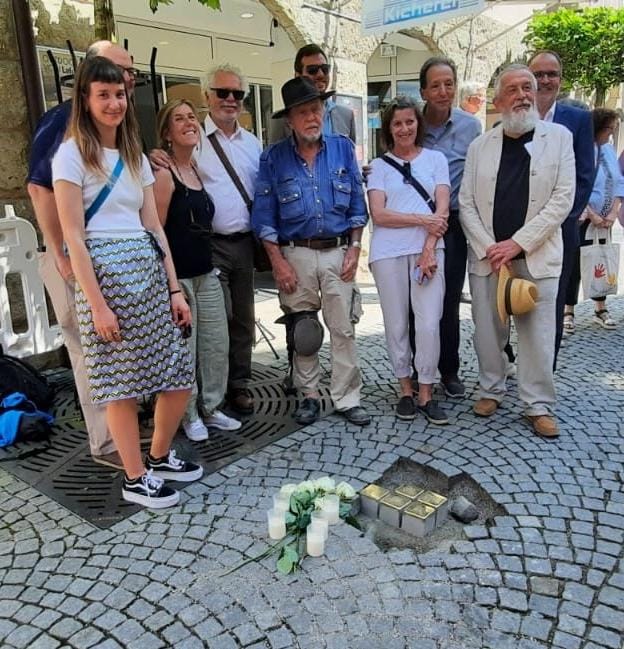 Fünf Steine erinnern in der Schmidstraße an die Familie Levi.